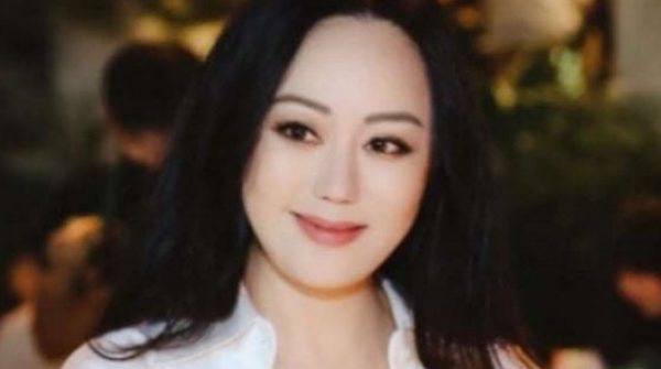 Chương Tiểu Huệ tuổi 62 vẫn sống xa hoa sau khi hai người tình vỡ nợ adt1768648681 hue 30 2 1605 anh cat 3 2 auto cropjpg