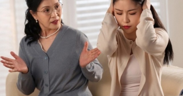 Là mẹ chồng, điều đầu tiên tôi sẽ làm là để con cái ra ở riêng adt1769047631 mau thuan me chong nang dau 1 0 9730 anh cat 3 2 auto cropjpg 1