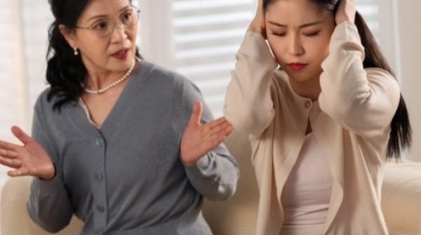 Là mẹ chồng, điều đầu tiên tôi sẽ làm là để con cái ra ở riêng adt1769047631 mau thuan me chong nang dau 1 0 9730 anh cat 3 2 auto cropjpg