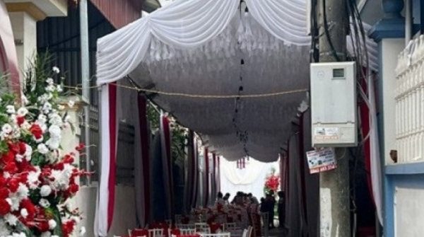 Mừng cưới hàng xóm 100 nghìn, người phụ nữ U60 nhận cái kết ê chề adt1769317999 mung cuoi hang xom 100 nghin nguoi p anh cat 3 2 auto cropjpg