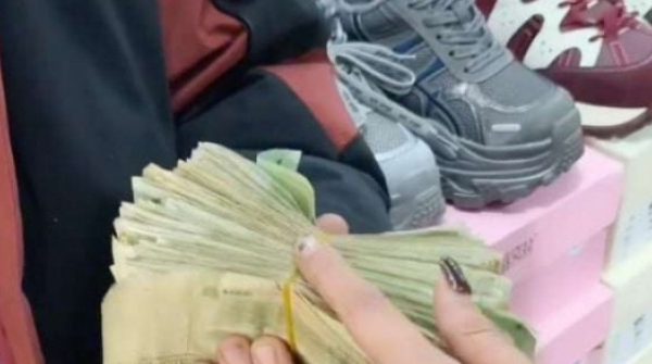 Xúc động: Cậu bé tiết kiệm tiền tiêu vặt suốt nửa năm để mua quà sinh nhật cho mẹ adt1769348551 c94e5380 f418 4f10 8f3e 9d659e 276c5 anh cat 3 2 auto cropjpg