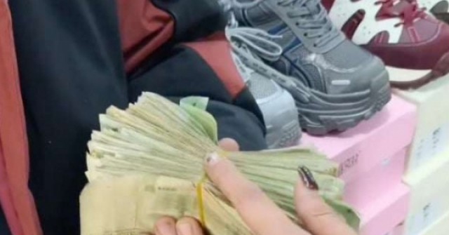 Xúc động: Cậu bé tiết kiệm tiền tiêu vặt suốt nửa năm để mua quà sinh nhật cho mẹ adt1769348551 c94e5380 f418 4f10 8f3e 9d659e 276c5 anh cat 3 2 auto cropjpg