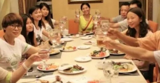 adt1769400375-hop-lop-1704-0-0-437-700-crop-44551-anh-cat-3-2-auto-cropjpg-1 Tin nhắn ngân hàng đến sau buổi họp lớp khiến chàng trai sững sờ adt1769400375 hop lop 1704 0 0 437 700 crop 44551 anh cat 3 2 auto cropjpg 1