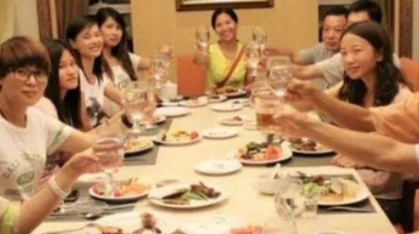 Tin nhắn ngân hàng đến sau buổi họp lớp khiến chàng trai sững sờ adt1769400375 hop lop 1704 0 0 437 700 crop 44551 anh cat 3 2 auto cropjpg