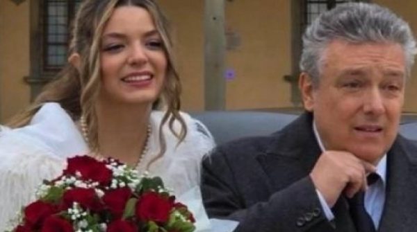 Cô gái 23 tuổi kết hôn với thầy giáo cũ 63 tuổi, bất chấp bị chỉ trích adt1769476515 co gai 23 tuoi ket hon voi thay giao anh cat 3 2 auto cropjpg