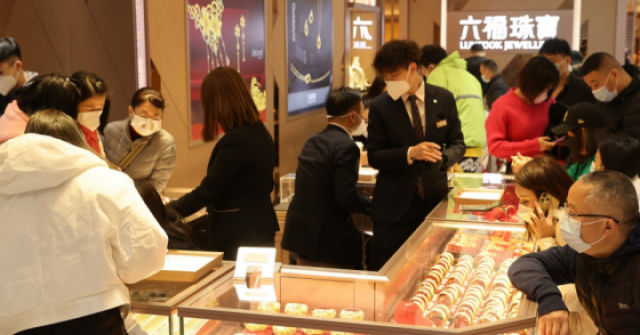 Bán 400g vàng cho bạn vay, chủ nợ đòi tiền theo giá ‘lập đỉnh’ và cái kết adt1769673988 muavang 1060 anh cat 3 2 auto croppng 1