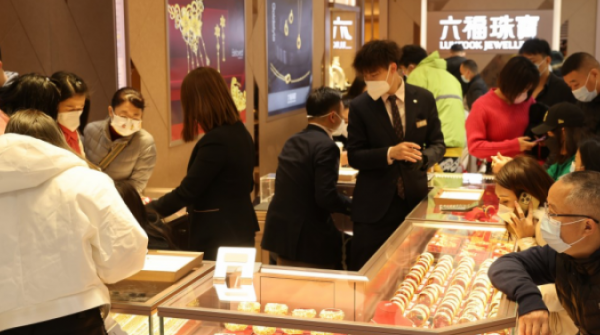 Bán 400g vàng cho bạn vay, chủ nợ đòi tiền theo giá ‘lập đỉnh’ và cái kết adt1769673988 muavang 1060 anh cat 3 2 auto croppng