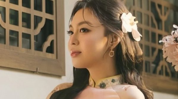 Ảnh sao 30/1: Tiểu thư gia tộc Sơn Kim khoe vẻ đài các adt1769736355 ruby nguyen 1 0562 anh cat 3 2 auto cropjpg