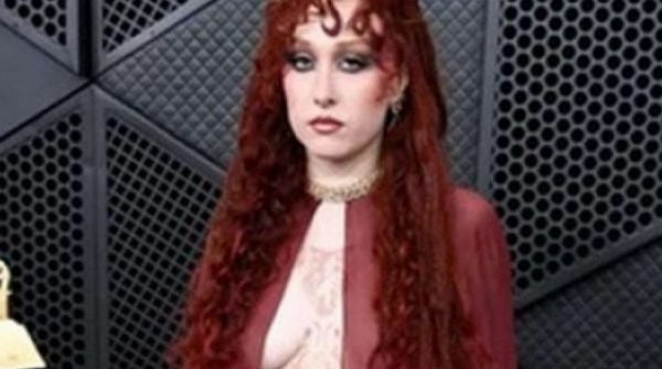 Ca sĩ GenZ có thể bị xử lý hình sự vì lộ ngực trên thảm đỏ Grammy adt1770087390 chappell roan 4jpg 0 anh cat 3 2 auto cropjpg