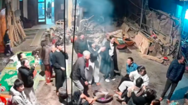 Clip cả họ nhảy cẫng lên khi cháu trai đi xem mắt về khiến dân mạng cười lăn adt1770176607 screen shot 2026 02 04 at 52 anh cat 3 2 auto croppng