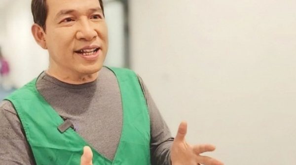 Vân Dung gặp Quang Thắng vồ vập hỏi: 'Sao gầy nhanh thế, có bệnh gì không?' adt1770194664 van dung gap quang thang vo vap nan anh cat 3 2 auto cropjpeg 1