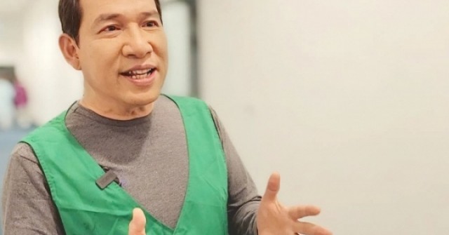 Vân Dung gặp Quang Thắng vồ vập hỏi: 'Sao gầy nhanh thế, có bệnh gì không?' adt1770194664 van dung gap quang thang vo vap nan anh cat 3 2 auto cropjpeg 2