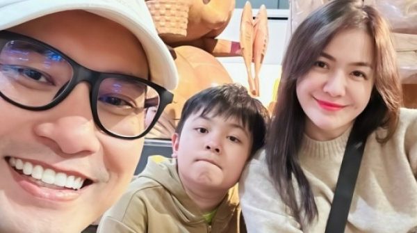 Ảnh sao 7/2: Huỳnh Đông - Ái Châu cho con trai về nước ăn Tết adt1770426926 beautyplus image enhancer 6 4813 anh cat 3 2 auto cropjpg