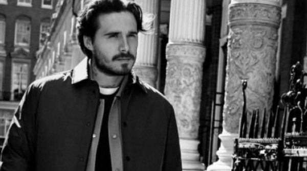 Sau ánh hào quang nhà Beckham: Thành công thương hiệu và thách thức tình thân adt1770512569 brooklyn beckham 12 anh cat 3 2 auto cropjpg