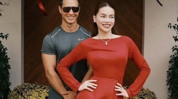 Hồ Ngọc Hà - Kim Lý trang hoàng biệt thự đón Tết 29 Hồ Ngọc Hà - Kim Lý trang hoàng biệt thự đón Tết adt1770860023 250 56640 1 n 3919 3939 anh cat 3 2 auto cropjpg