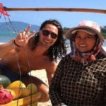 Cứ ngỡ là mời chào bình thường, ai ngờ người bán hoa quả Nha Trang lại làm điều này khiến khách Tây "đứng hình" adt1770943291 img 6502 2004 anh cat 3 2 auto cropjpg