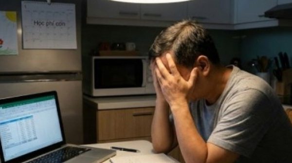 Nhà 4 người, vợ lương 10 triệu nhưng tháng nào cũng tiêu hết bay 30 triệu adt1771030741 unnamed 45 anh cat 3 2 auto cropjpg