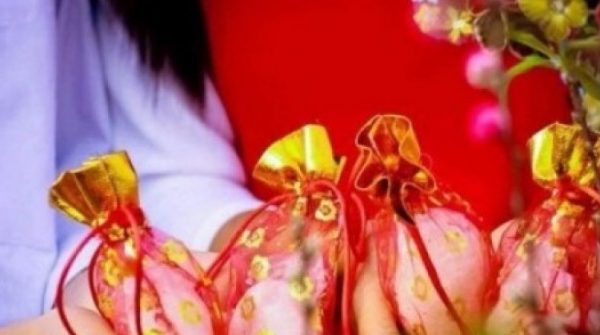 Đầu năm mua muối, cuối năm mua vôi - Tục xưa gửi gắm điều gì? adt1771116275 mua muoi anh cat 3 2 auto cropjpg