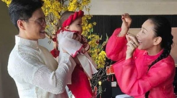 Ảnh sao 18/2: Con gái Ngô Thanh Vân - Huy Trần lần đầu mặc áo dài adt1771373994 669 1327 576 1503 5341 4941 anh cat 3 2 auto cropjpg