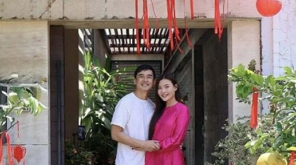 Tết nhà Thúy Diễm - Lương Thế Thành ở biệt thự 200 m2 adt1771375514 tet nha thuy diem 8aaa 1 9233 6686 3 anh cat 3 2 auto cropjpg