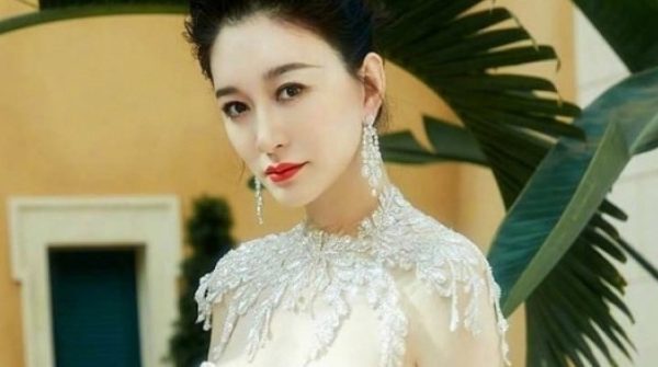 12 năm khổ đau vì yêu nhầm tới đoạn tình viên mãn của 'người đàn bà đẹp' Lý Tiểu Nhiễm adt1771375675 6267e46db114da9cdc 5424 3720 9995 anh cat 3 2 auto cropjpg