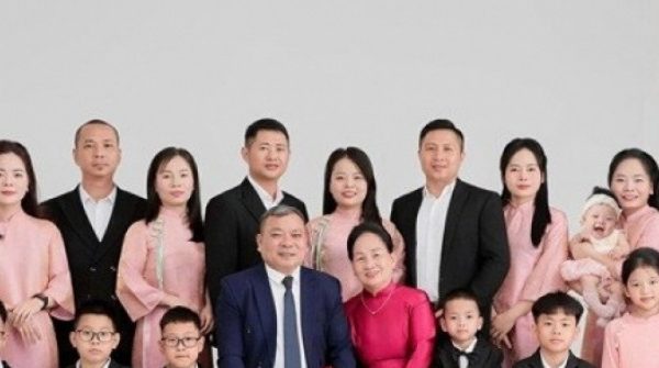 Bố mẹ ở Nghệ An sinh 5 con gái, 5 chàng rể đưa cả gia đình về ngoại đón Tết adt1771545788 bo me o nghe an sinh 5 con gai 5 cha anh cat 3 2 auto cropjpg