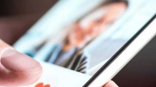 Bi kịch hôn nhân từ cú 'thả tim' ảnh phụ nữ hở hang trên mạng xã hội của chồng adt1771638849 mang xa hoi 1 9600 27 0 440 660 crop anh cat 3 2 auto cropjpg