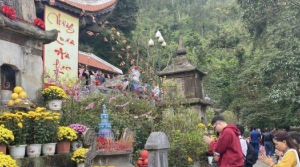 3 lưu ý quan trọng khi đi lễ chùa đầu Xuân Bính Ngọ 2026 để đón phúc lộc, gặp vạn điều may adt1771688111 di chua 8860 0 0 1280 2048 crop 0403 anh cat 3 2 auto cropjpg