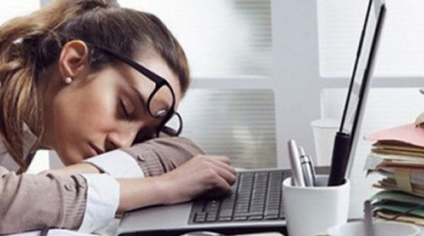 Kiêng gì ngày đầu đi làm sau Tết để tránh vận xui? adt1771753792 lam viec qua suc met moi 61400 0 0 4 anh cat 3 2 auto cropjpg