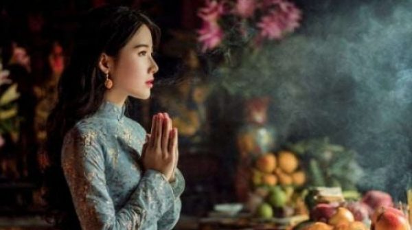 Văn khấn rước ông Táo về nhà mùng 7 Tết 2026 đầy đủ nhất, mong cầu gia đạo hưng vượng, bếp núc ấm êm adt1771833527 van khan ruoc ong tao ve nha mung 7 anh cat 3 2 auto cropjpg