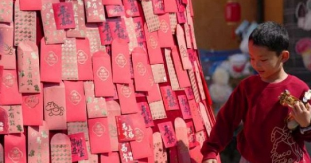 Giới trẻ kiệt quệ tài chính vì gánh nặng tiền mừng tuổi adt1771979056 3456 1332 anh cat 3 2 auto cropjpg 1