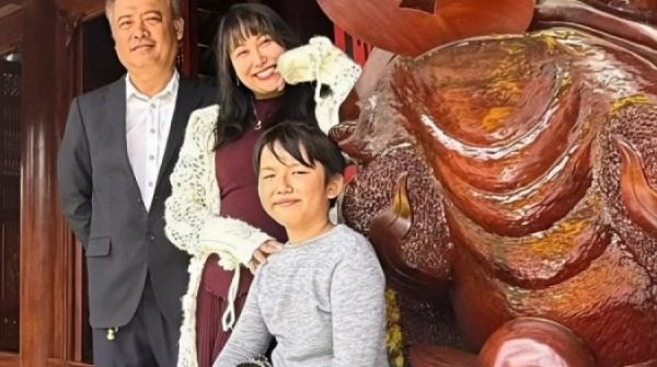 Ảnh sao 25/2: Phi Thanh Vân cùng bạn trai U60 và quý tử đi lễ chùa adt1771984838 betterimage 5 jpeg 7579 anh cat 3 2 auto cropjpg