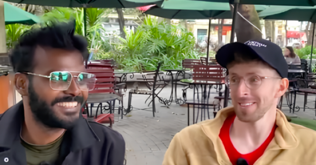 Dân mạng cười bò với 2 chàng Tây rủ nhau vào quán cà phê 'luyện' tiếng Việt adt1772163805 screen shot 2026 02 27 at 2 42 anh cat 3 2 auto croppng 1