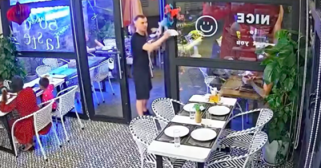 Dân mạng cười bò với clip chàng trai Nga lắc chuông lia lịa để khen món ăn Việt adt1772423358 screen shot 2026 03 02 at 33 anh cat 3 2 auto croppng 1