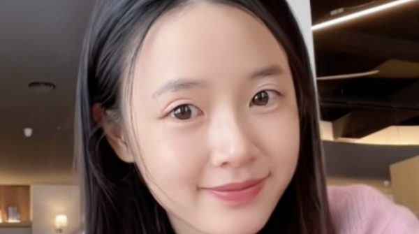 Ảnh sao 4/3: Midu ngắm ông xã trượt tuyết ở Hàn Quốc adt1772590387 top 2448 anh cat 3 2 auto cropjpg