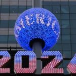 CẬP NHẬT: Thế giới hân hoan chờ đón năm mới 2026 afp 20251226 893j86z v1 highres 2026numeralsarriveintimessquarefornewyearseve 69460758665236319632641 00163961677795681859272 17671656848131139247786jpg