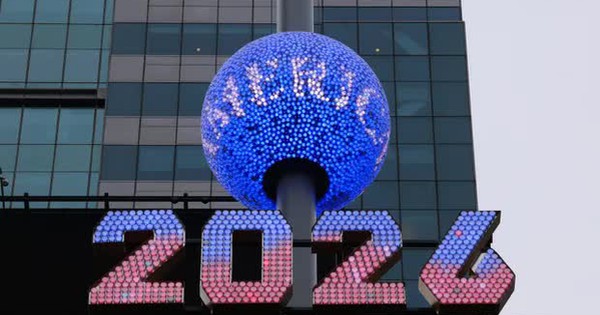 CẬP NHẬT: Thế giới hân hoan chờ đón năm mới 2026 afp 20251226 893j86z v1 highres 2026numeralsarriveintimessquarefornewyearseve 69460758665236319632641 00163961677795681859272 17671656848131139247786jpg