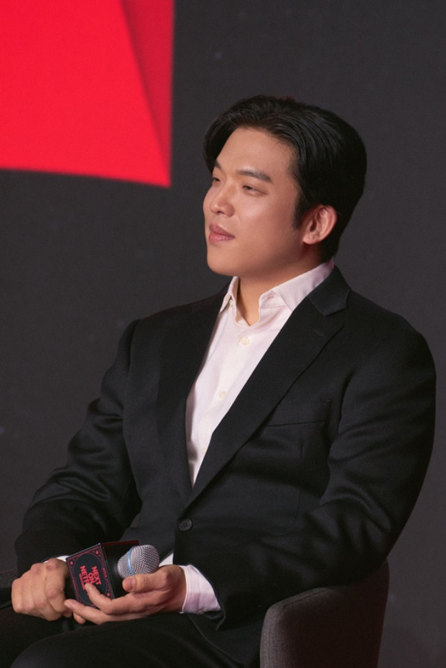 Khung hình gây bấn loạn nhất ngày: Son Ye Jin bị “mỹ nhân đổi đời nhờ áo dài Việt” áp đảo?- Ảnh 7.