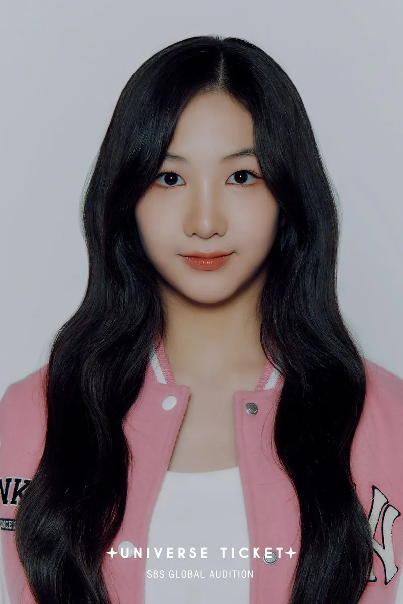 Sao nhí 15 tuổi “dao kéo” hỏng tới mức tự hủy nhan sắc- Ảnh 5.