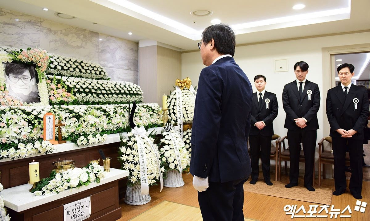 Cuộc đời huyền thoại màn ảnh vừa qua đời- Ảnh 7.