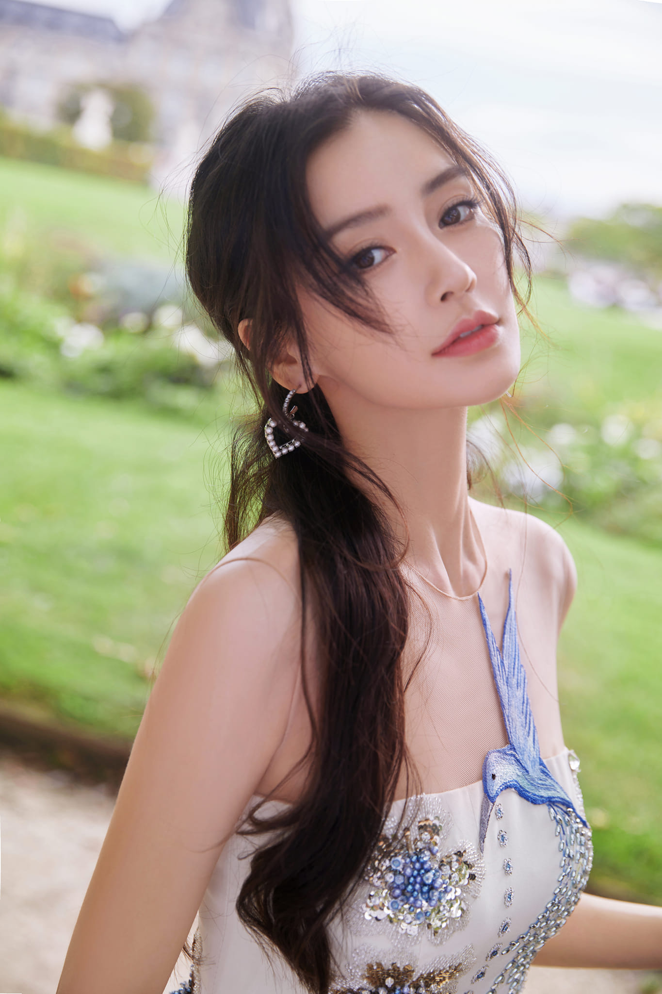 Angelababy hẹn hò “hồng hài nhi”, quyết hơn thua với Huỳnh Hiểu Minh ư?- Ảnh 1.