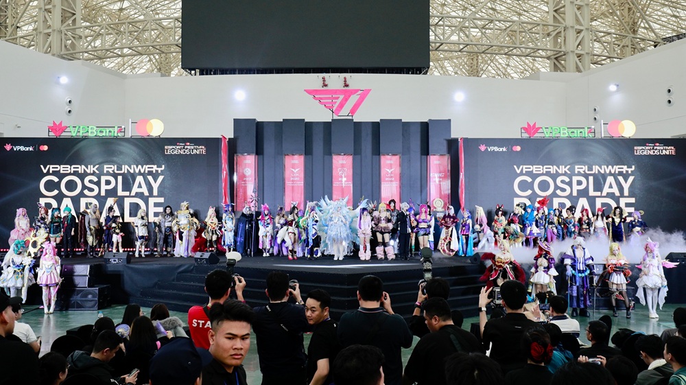 Khi các nhân vật Liên Minh Huyền Thoại bước ra đời thực tại VPBank Runway Cosplay Contest anh 1