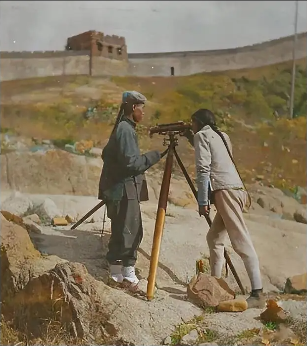 16 ảnh gây ngỡ ngàng cuối nhà Thanh: Bé gái làm con dâu từ 4 tuổi, thiếu nữ luyện võ trái ngược phim ảnh- Ảnh 13.