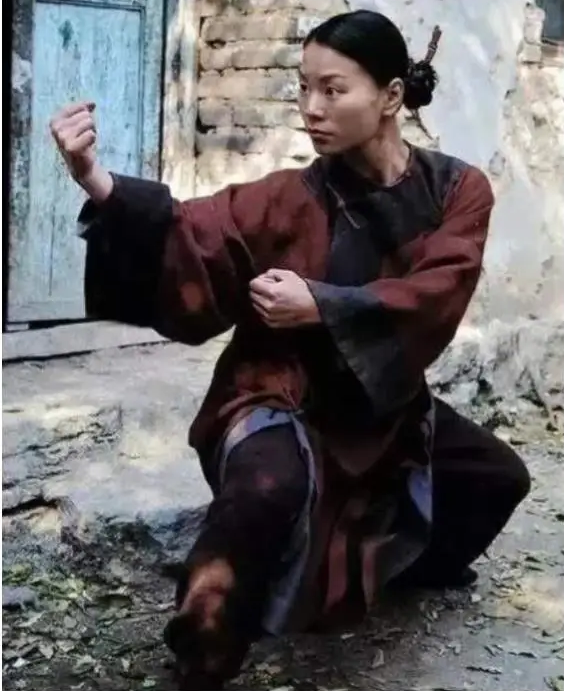 16 ảnh gây ngỡ ngàng cuối nhà Thanh: Bé gái làm con dâu từ 4 tuổi, thiếu nữ luyện võ trái ngược phim ảnh- Ảnh 15.