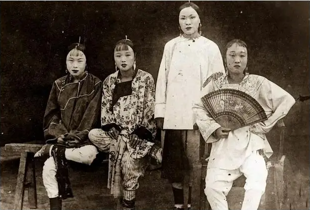 Ảnh hiếm cuối nhà Thanh: Tuyển tú vào hoàng cung không như phim, thiếu nữ miền nam gây chú ý- Ảnh 2.