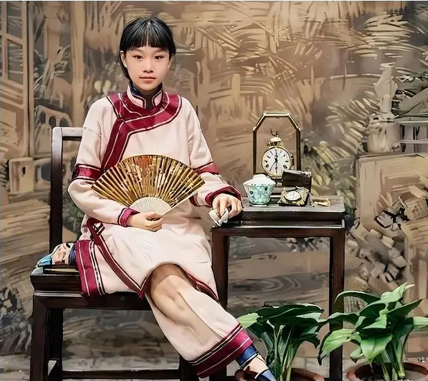 16 ảnh gây ngỡ ngàng cuối nhà Thanh: Bé gái làm con dâu từ 4 tuổi, thiếu nữ luyện võ trái ngược phim ảnh- Ảnh 9.