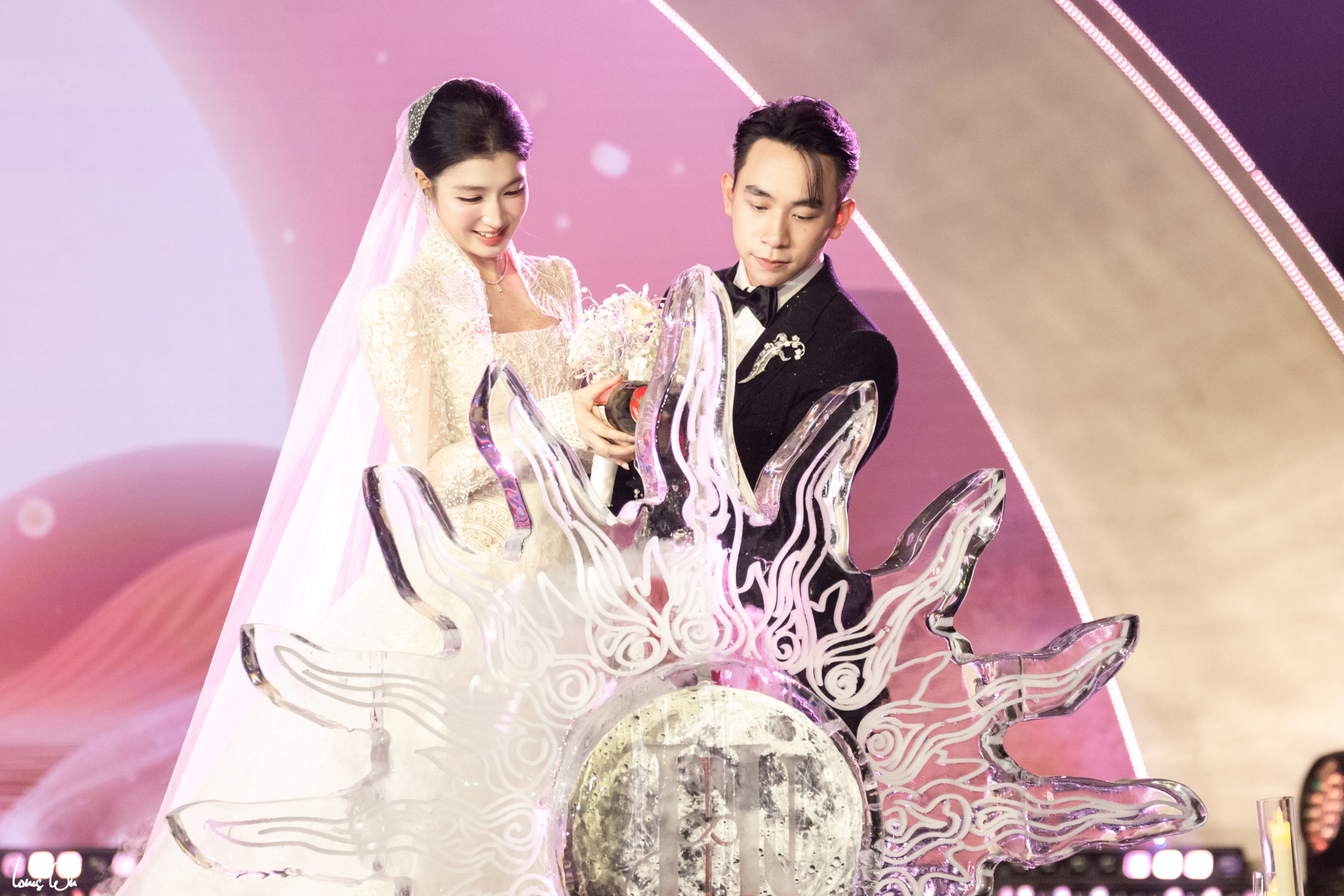 Đám cưới Phương Nhi và thiếu gia Minh Hoàng: Chính thức công bố hình ảnh bên trong hôn lễ!- Ảnh 2.