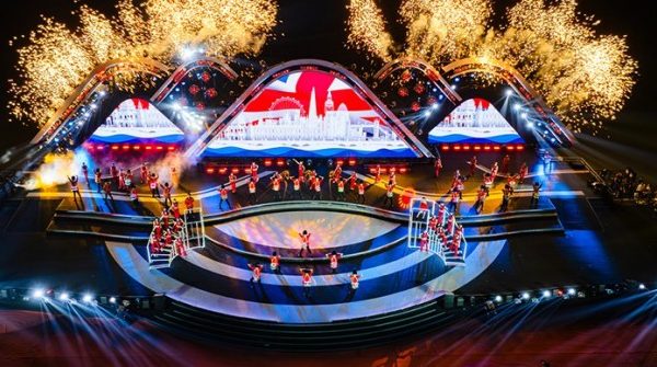 Mừng Đại hội Đảng XIV: Người dân Thủ đô lần đầu được xem trình diễn pháo hoa nghệ thuật quy mô lớn 26 Mừng Đại hội Đảng XIV: Người dân Thủ đô lần đầu được xem trình diễn pháo hoa nghệ thuật quy mô lớn anh av 1768615981 877 width740height495 auto cropjpg