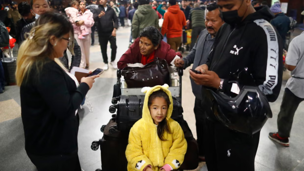 Hàng trăm ngàn hành khách mắc kẹt, hơn 1.000 chuyến bay bị hủy ở Trung Đông anh duoc tao boi phuonglinhnld luc 4923202859951 17723537400001217146394 1772360549375 17723605502582064543076