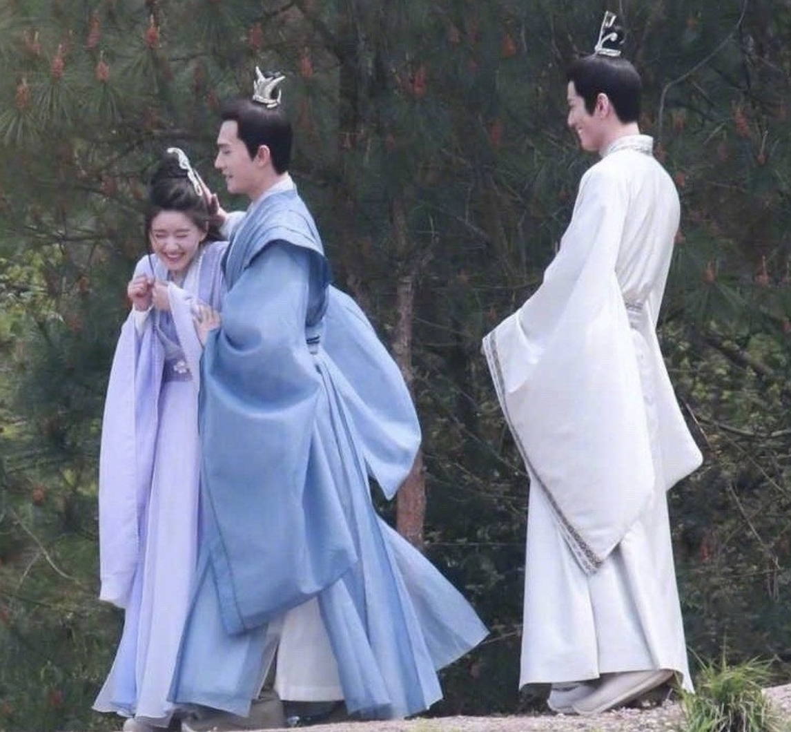 Hot nhất Weibo: Dương Dương và Triệu Lộ Tư lộ chuyện hẹn hò, nhà gái ê chề vì bị cả MXH cười chê- Ảnh 2.